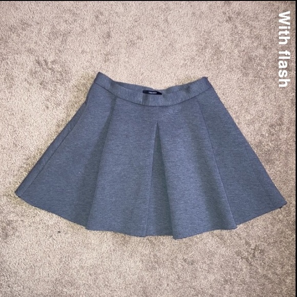 Forever 21 plain grey flare pleated skirt, medium - Picture 2 of 15